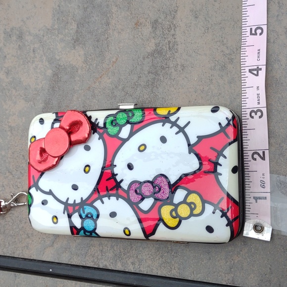 Hello Kitty Iphone Case - Picture 4 of 7